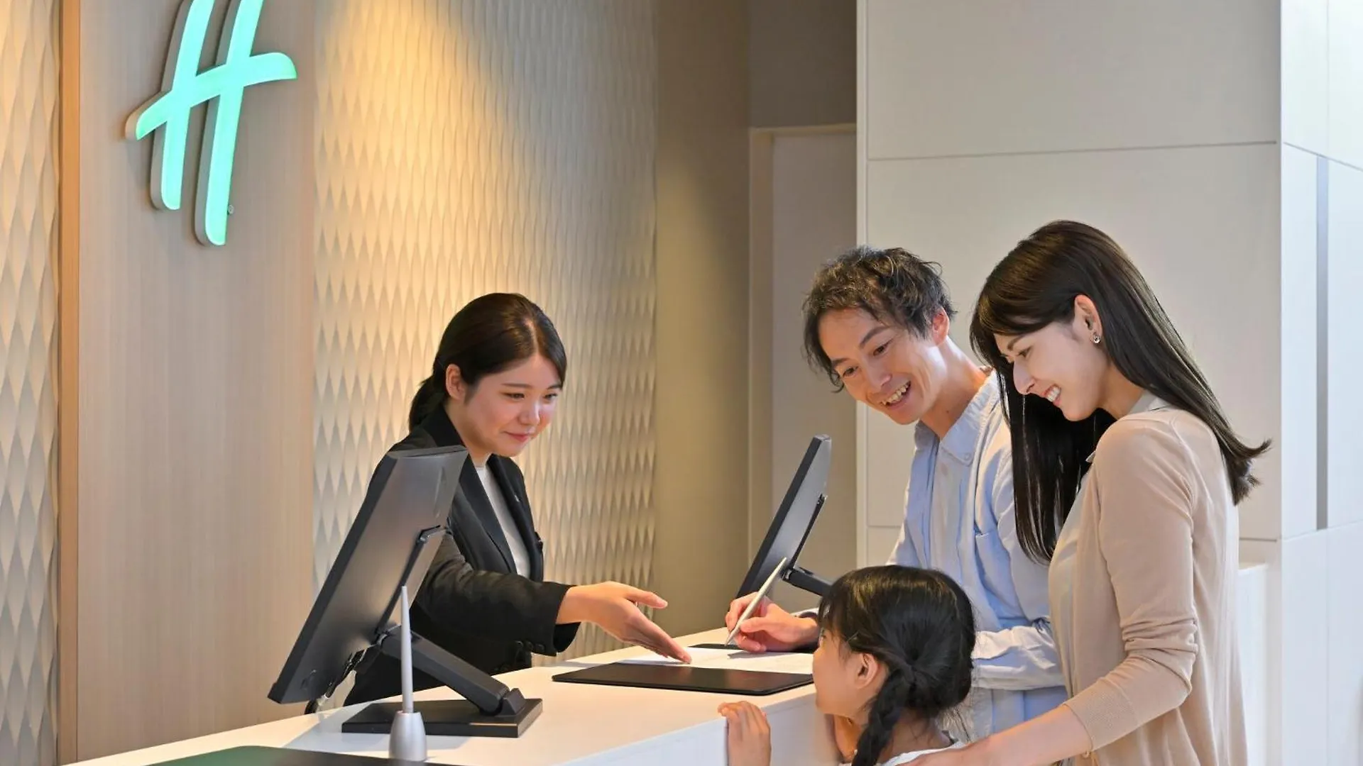 Holiday Inn & Suites Shin Osaka By Ihg 4*,
