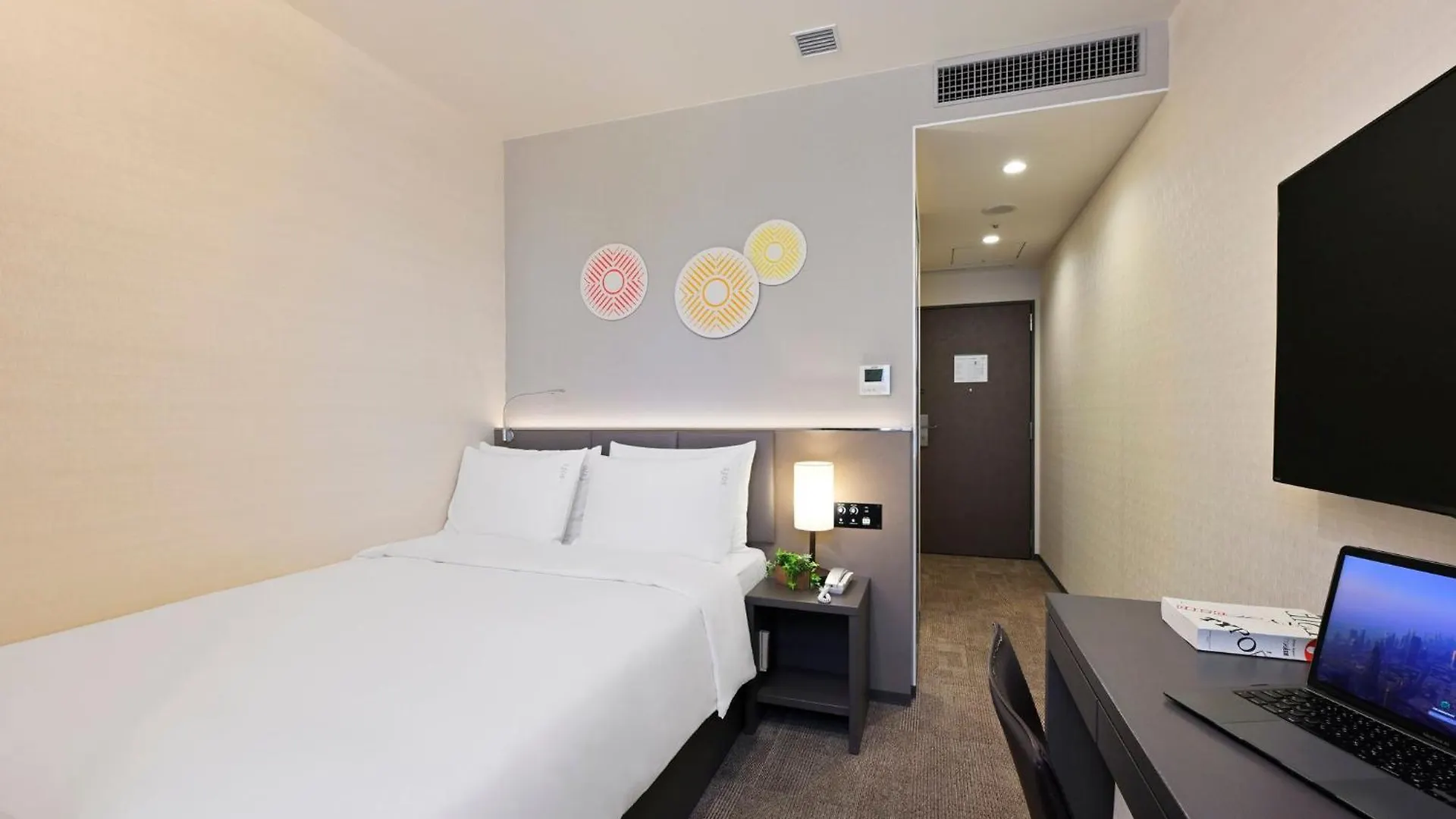 Holiday Inn & Suites Shin Osaka By Ihg Hotel