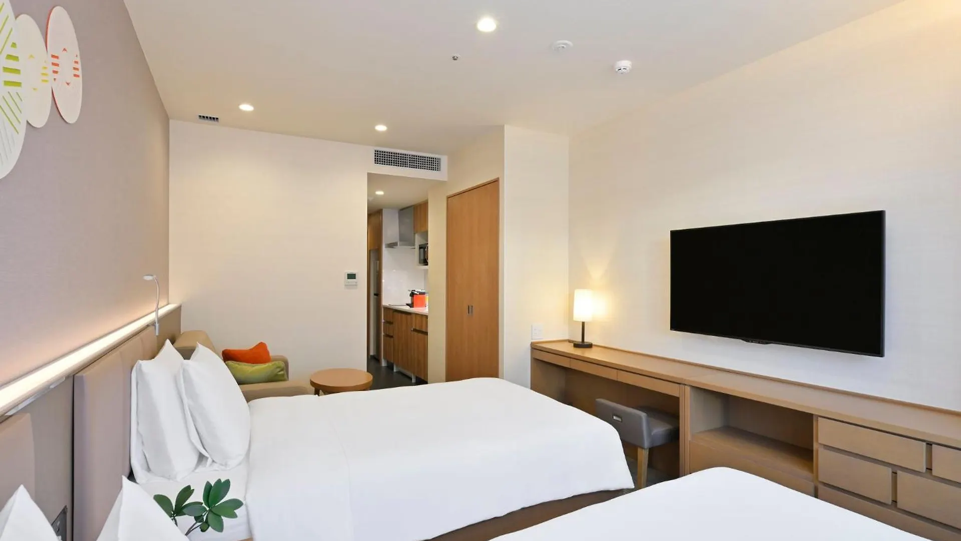 Holiday Inn & Suites Shin Osaka By Ihg 4*,  Japan