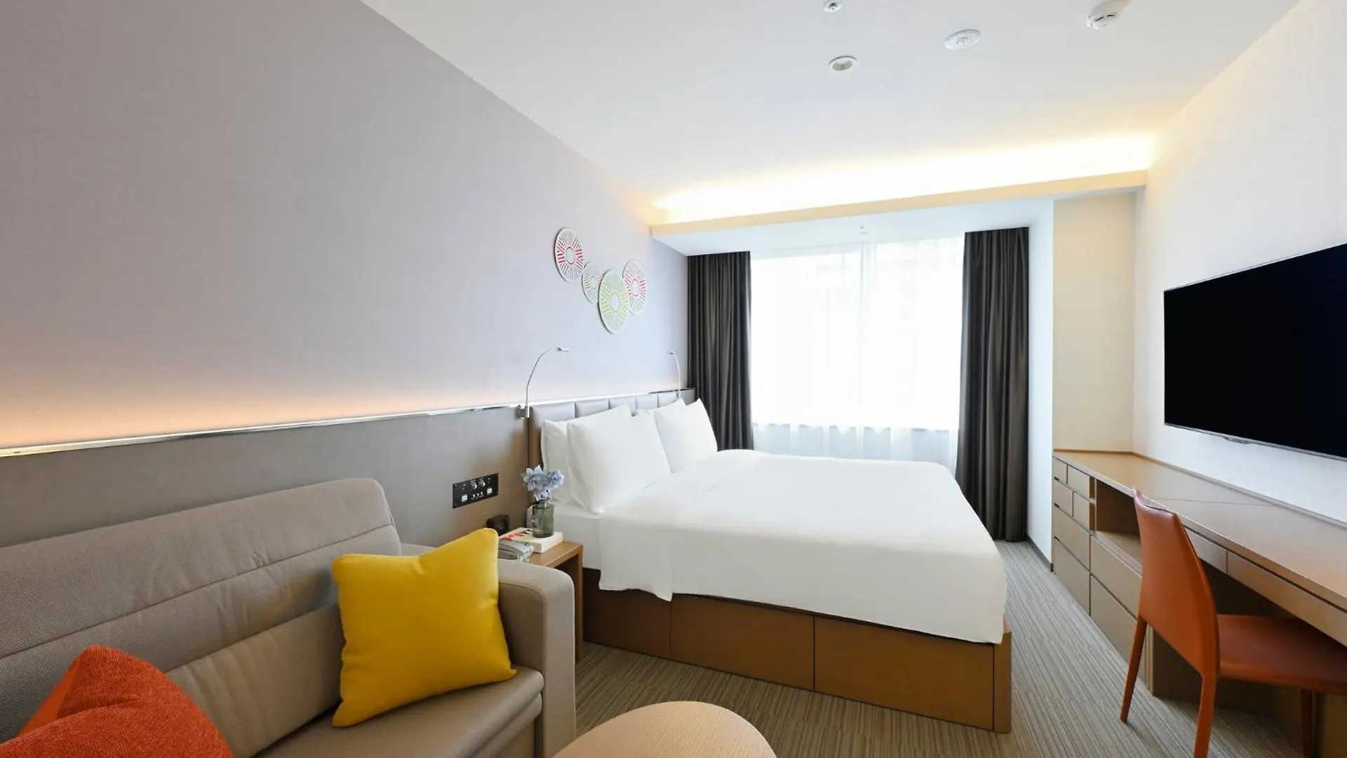 Holiday Inn & Suites Shin Osaka By Ihg 4*,  Japan