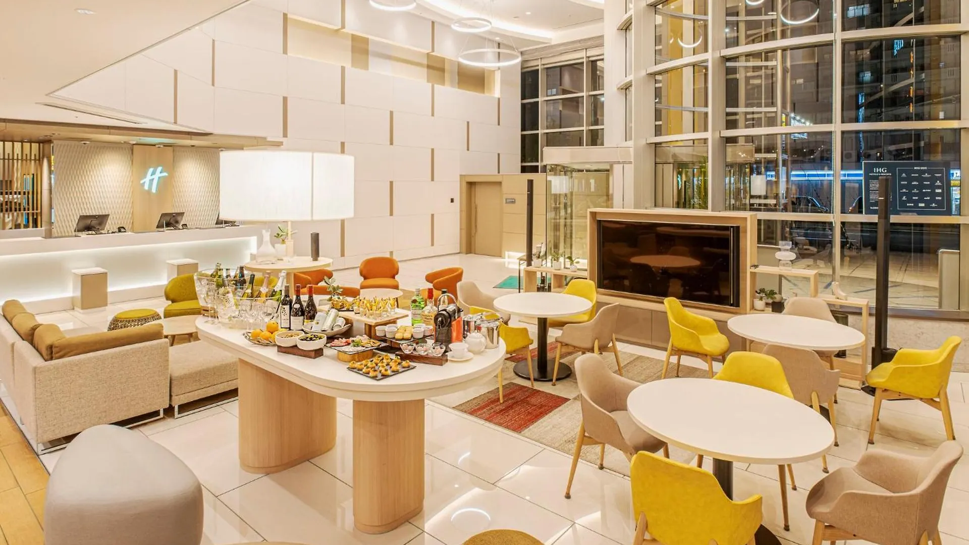 Holiday Inn & Suites Shin Osaka By Ihg 4*,  Japan