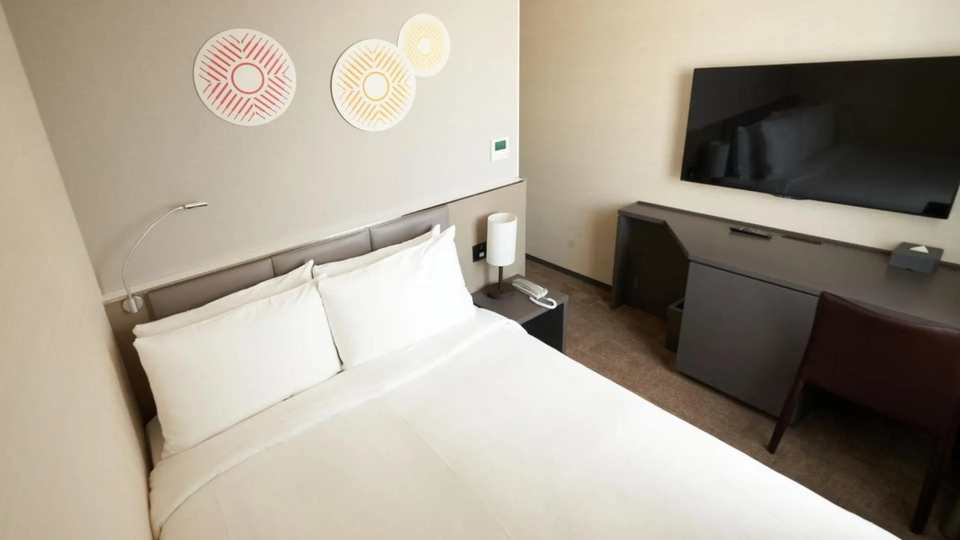 Holiday Inn & Suites Shin Osaka By Ihg 4*,  Japan